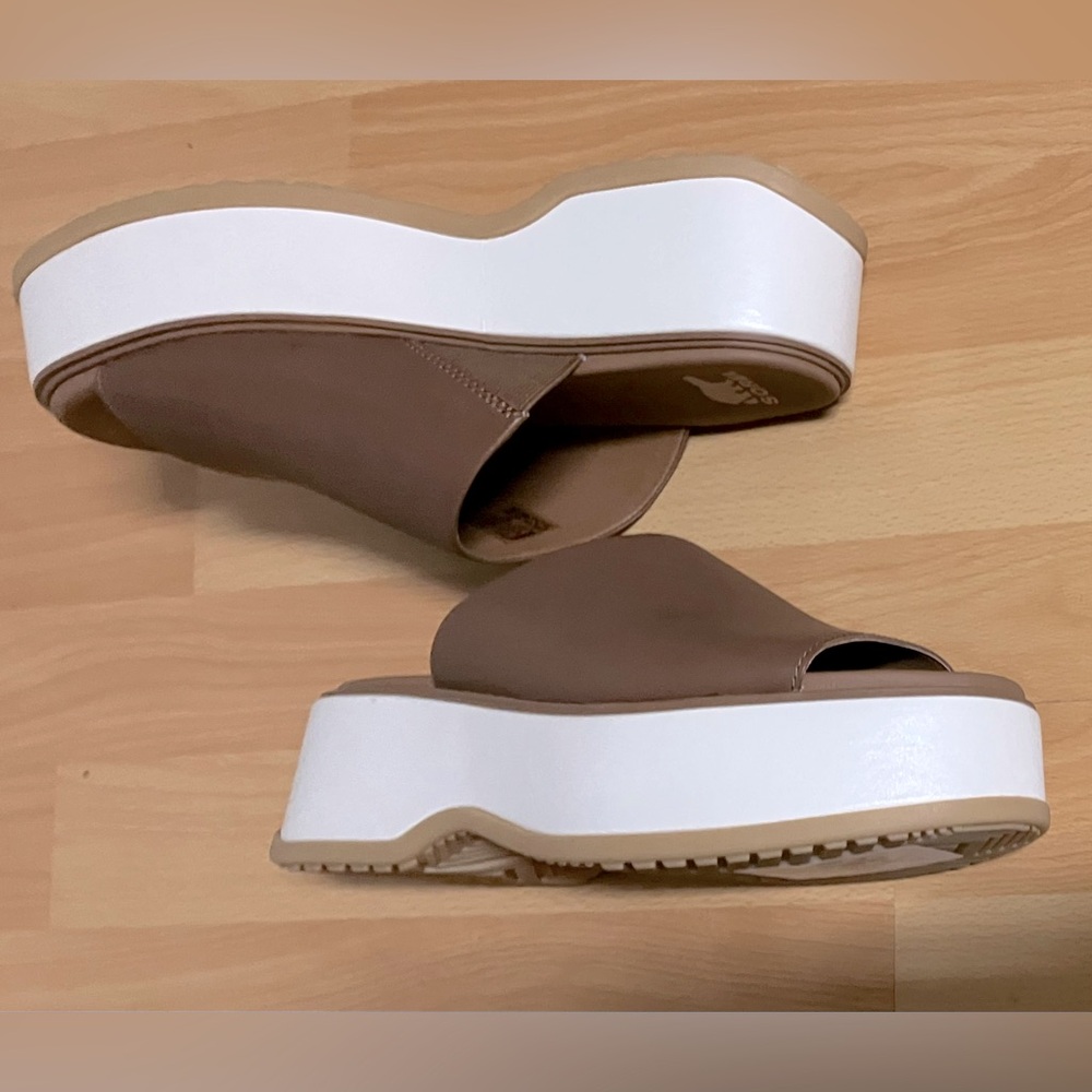 Sorel Tan Leather & White Slide Sole Sandals - Size 7.5
